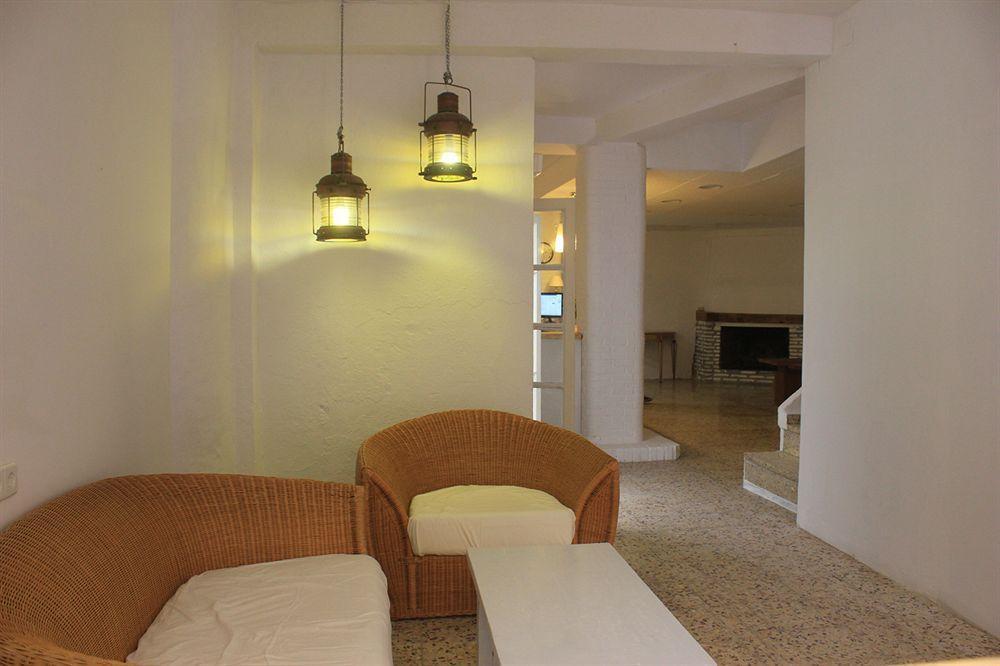 Hostal The Monkey Room Marbella Exterior photo