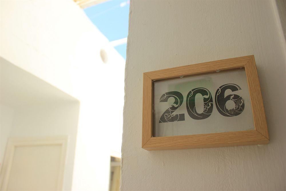 Hostal The Monkey Room Marbella Exterior photo