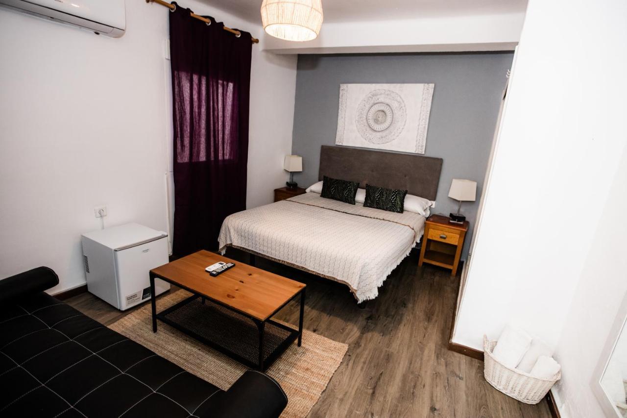 Hostal The Monkey Room Marbella Exterior photo